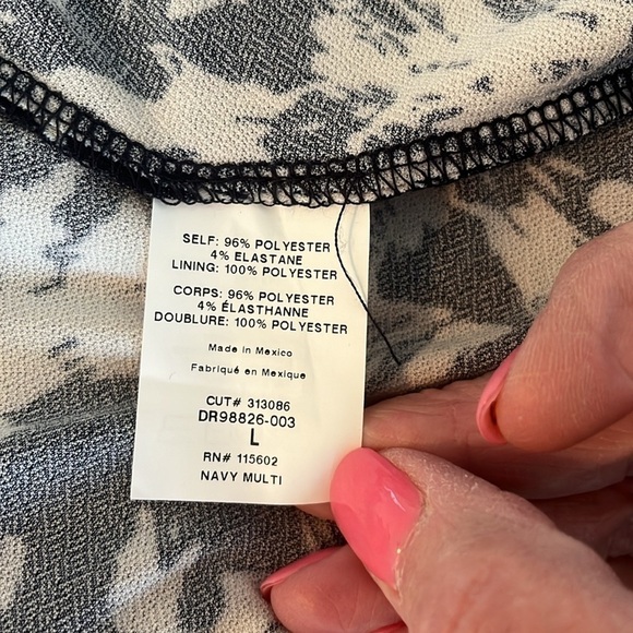 NWT Lush Women’s Black And Cream Wrap Dress Size Large - Picture 11 of 12